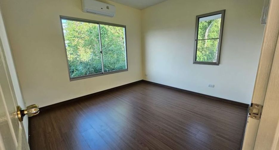 For sale 3 bedrooms house in Si Racha, Chonburi