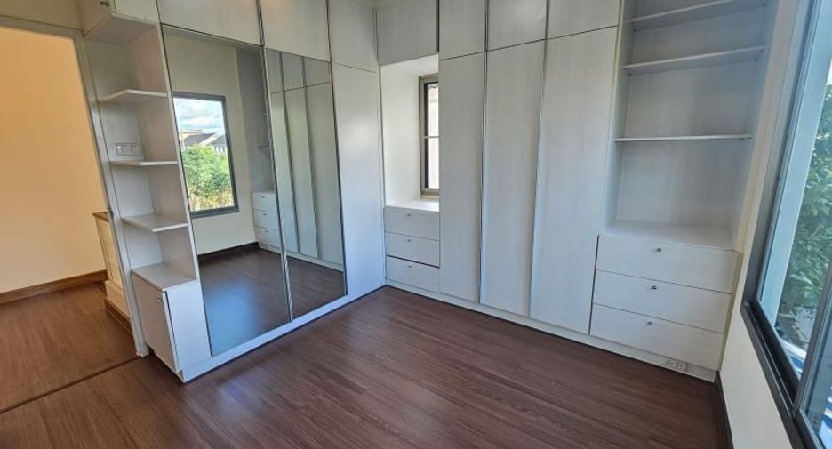 For sale 3 bedrooms house in Si Racha, Chonburi