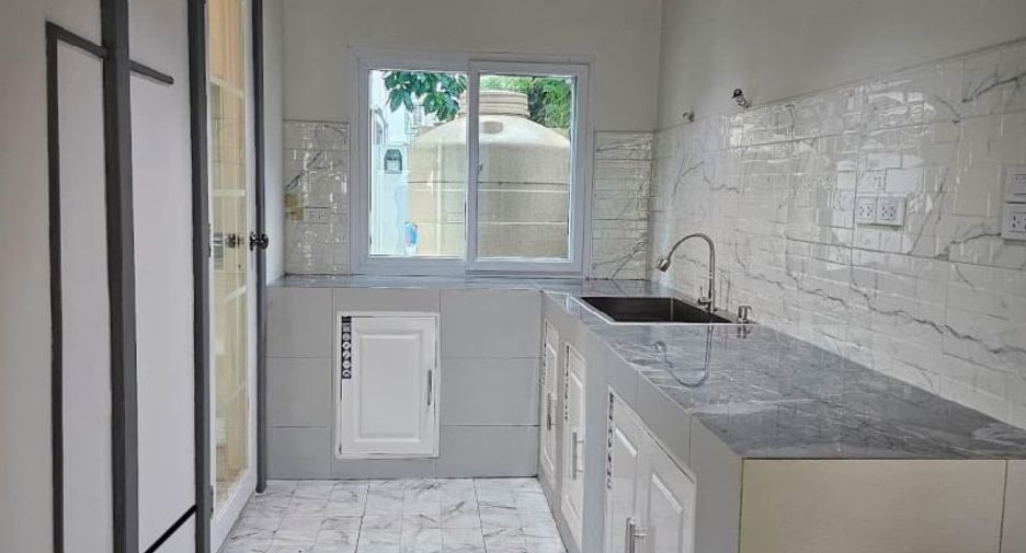 For sale 3 bedrooms house in Si Racha, Chonburi