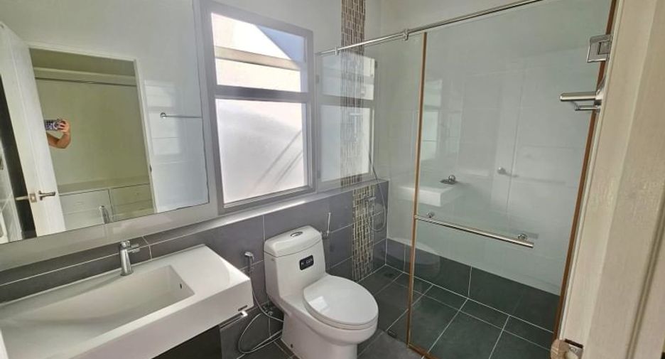 For sale 3 bedrooms house in Si Racha, Chonburi