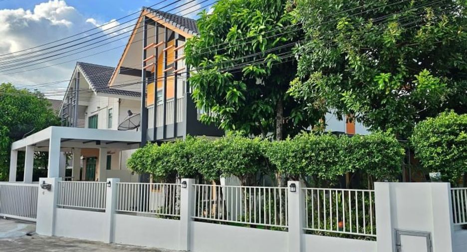 For sale 3 bedrooms house in Si Racha, Chonburi