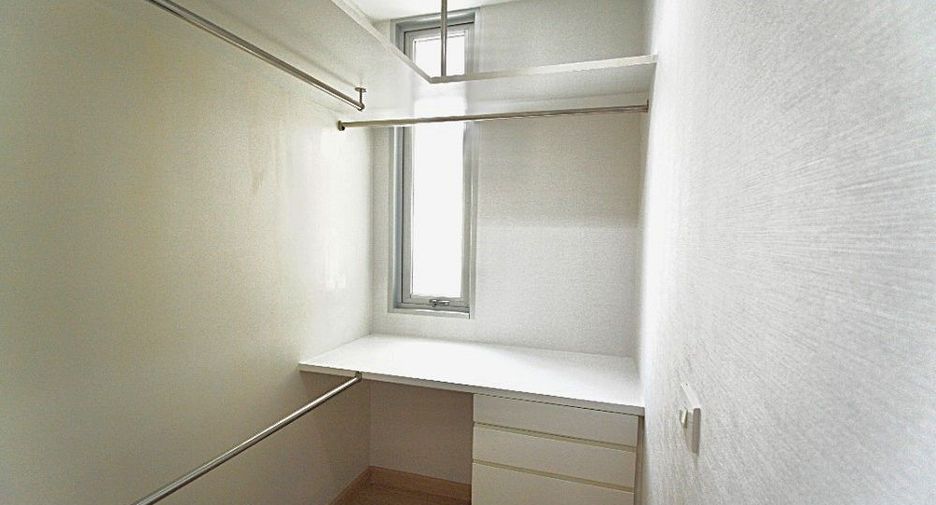 For rent 2 bedrooms condo in Pathum Wan, Bangkok