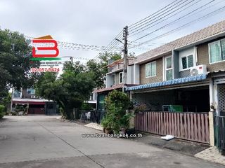 For sale 4 Beds townhouse in Lam Luk Ka, Pathum Thani