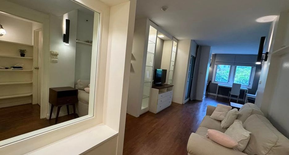 For sale 2 Beds condo in Dusit, Bangkok