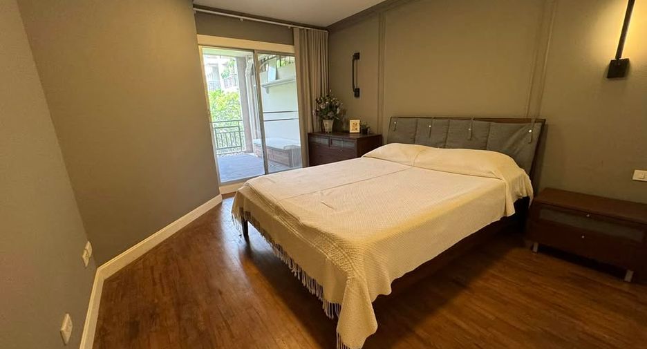 For sale 2 Beds condo in Dusit, Bangkok