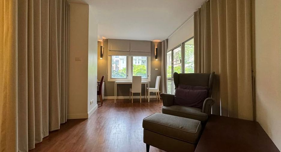 For sale 2 Beds condo in Dusit, Bangkok