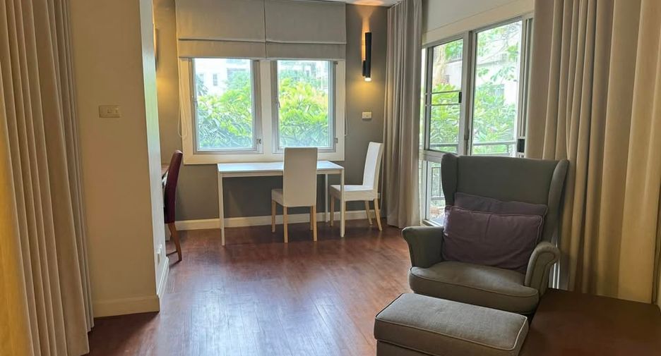 For sale 2 Beds condo in Dusit, Bangkok