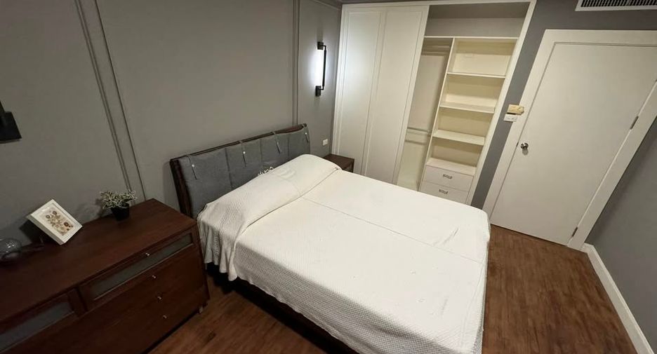 For sale 2 Beds condo in Dusit, Bangkok
