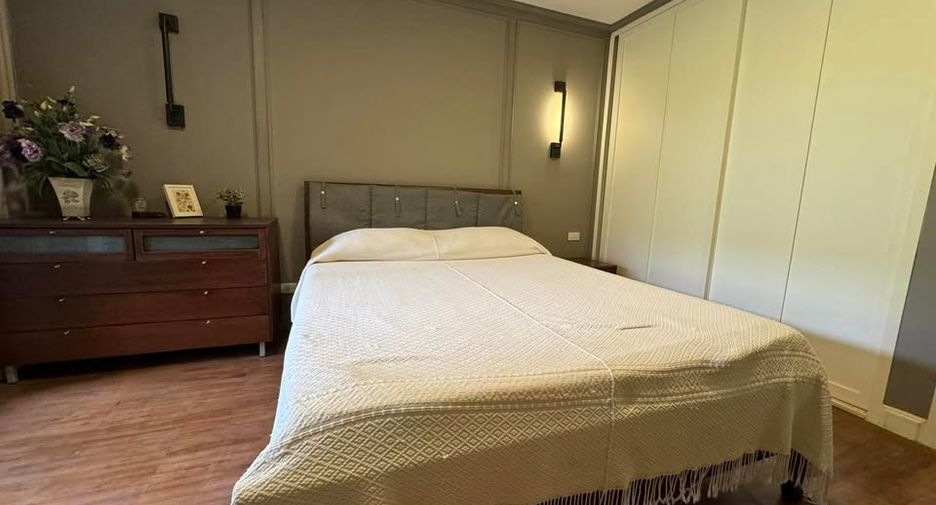 For sale 2 Beds condo in Dusit, Bangkok