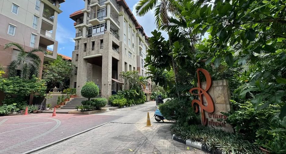 For sale 2 Beds condo in Dusit, Bangkok