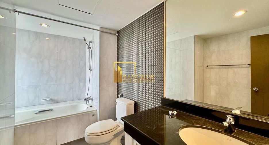 For rent 3 bedrooms apartment in Khlong Toei, Bangkok