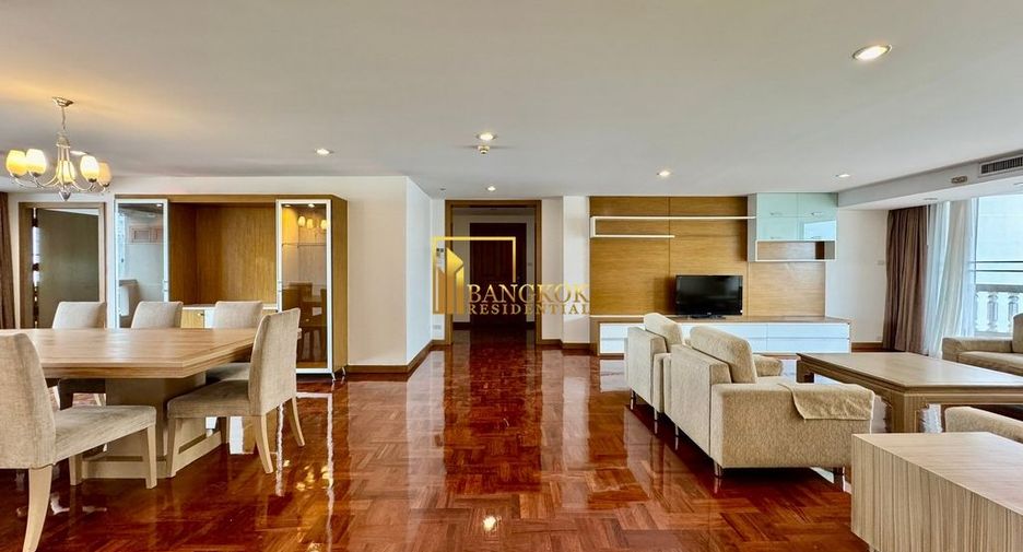 For rent 3 bedrooms apartment in Khlong Toei, Bangkok