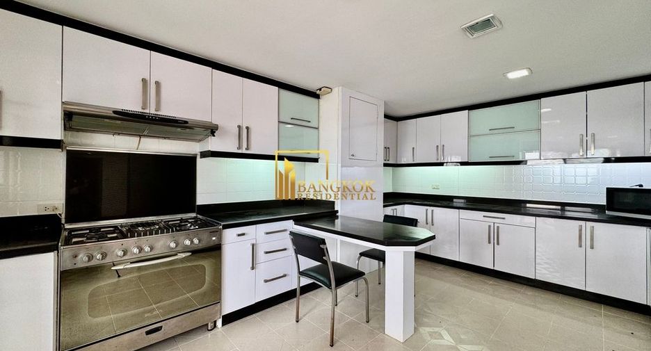 For rent 3 bedrooms apartment in Khlong Toei, Bangkok