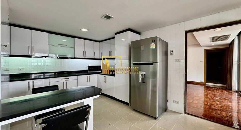 For rent 3 bedrooms apartment in Khlong Toei, Bangkok
