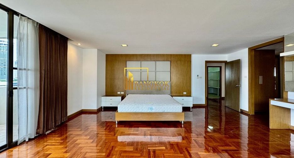 For rent 3 bedrooms apartment in Khlong Toei, Bangkok