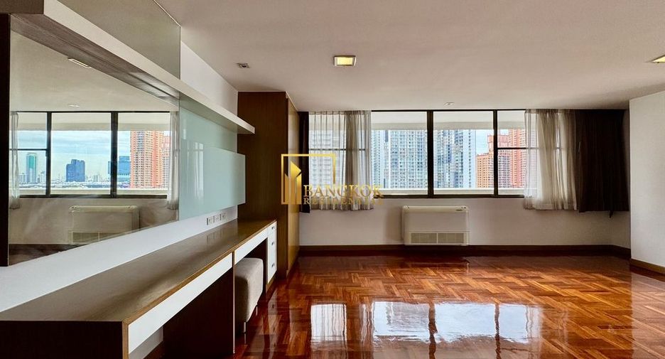 For rent 3 bedrooms apartment in Khlong Toei, Bangkok