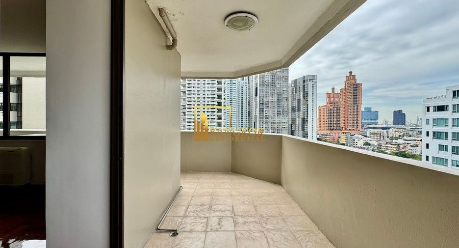For rent 3 bedrooms apartment in Khlong Toei, Bangkok
