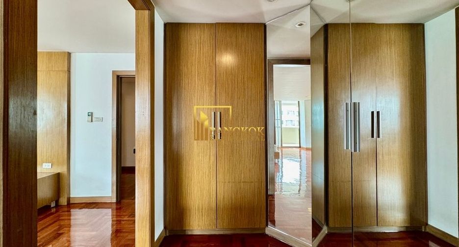 For rent 3 bedrooms apartment in Khlong Toei, Bangkok