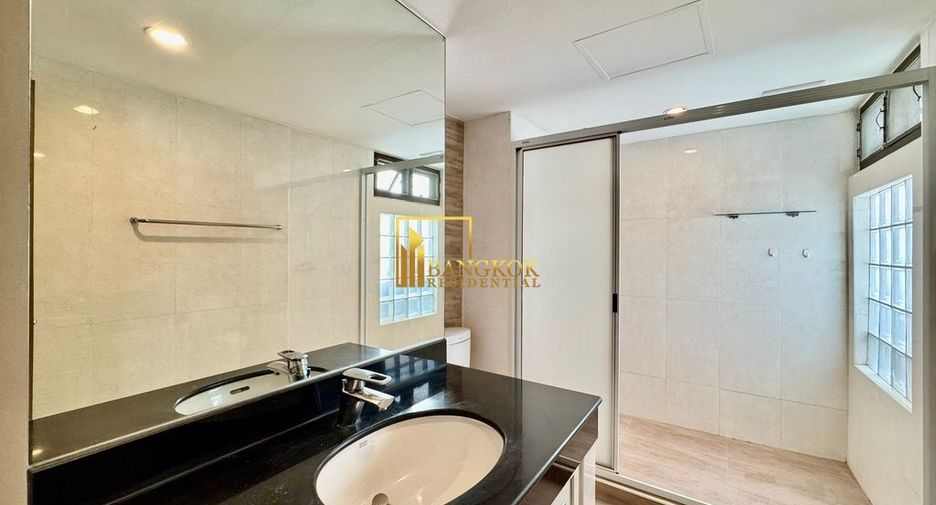 For rent 3 bedrooms apartment in Khlong Toei, Bangkok