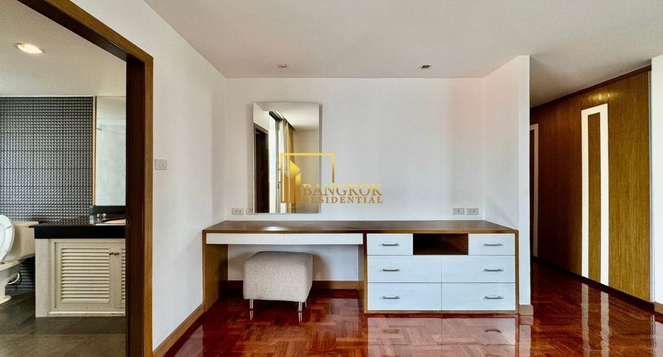 For rent 3 bedrooms apartment in Khlong Toei, Bangkok