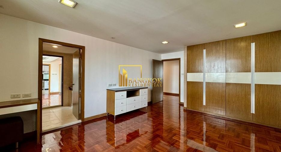 For rent 3 bedrooms apartment in Khlong Toei, Bangkok