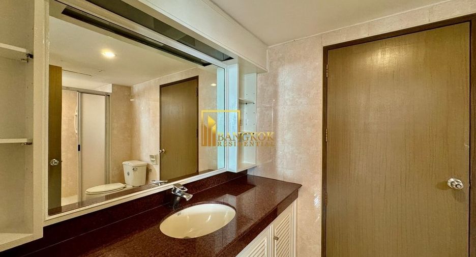 For rent 3 bedrooms apartment in Khlong Toei, Bangkok