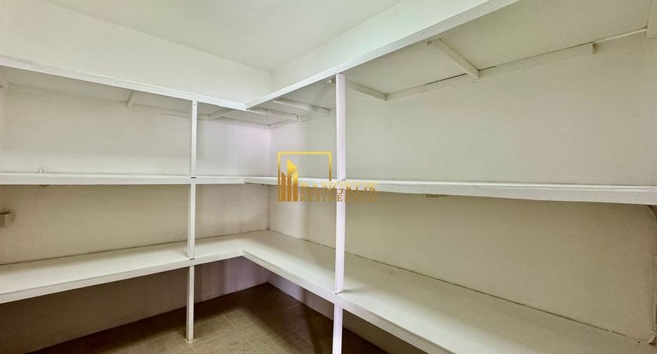 For rent 3 bedrooms apartment in Khlong Toei, Bangkok