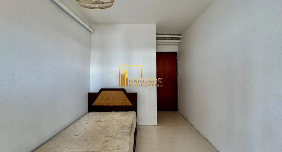 For rent 3 bedrooms apartment in Khlong Toei, Bangkok