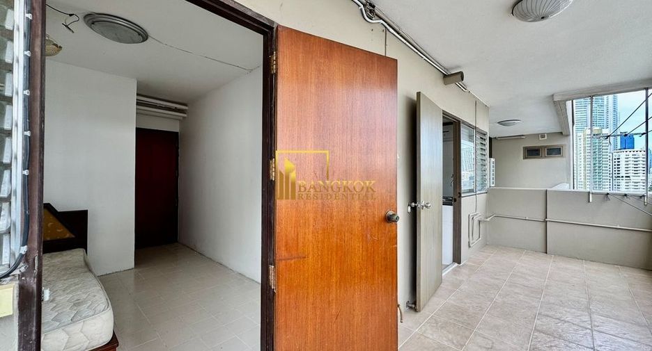 For rent 3 bedrooms apartment in Khlong Toei, Bangkok