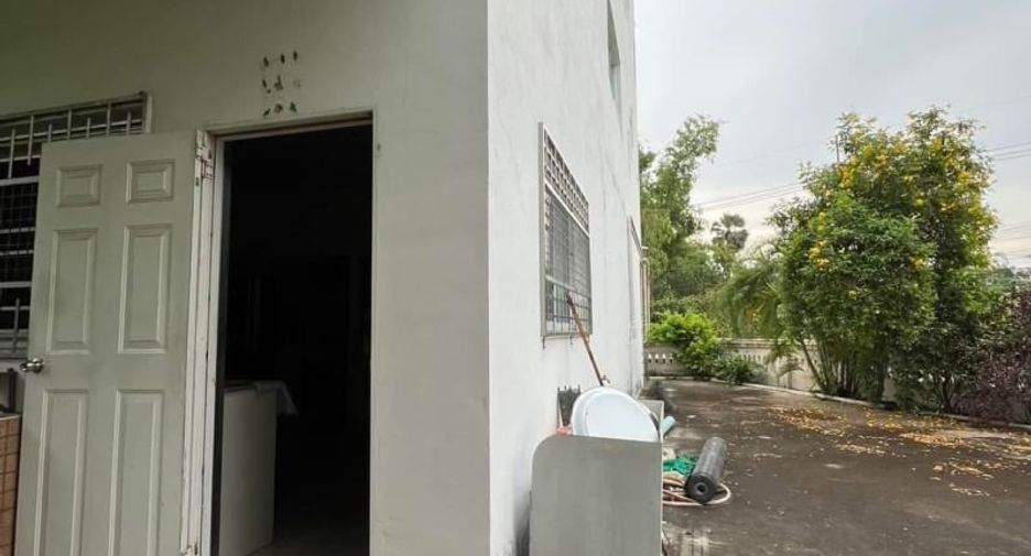Local comercial en venta de 9 habitaciones en Mueang Chon Buri, Chonburi