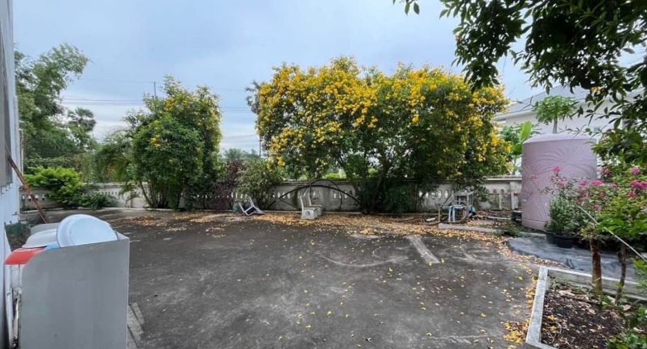 Local comercial en venta de 9 habitaciones en Mueang Chon Buri, Chonburi