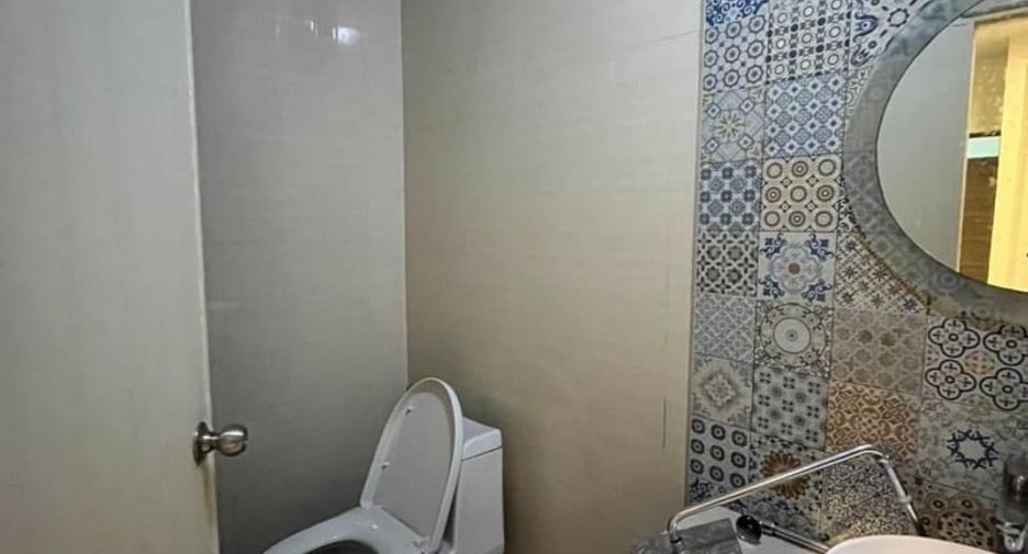 Local comercial en venta de 9 habitaciones en Mueang Chon Buri, Chonburi