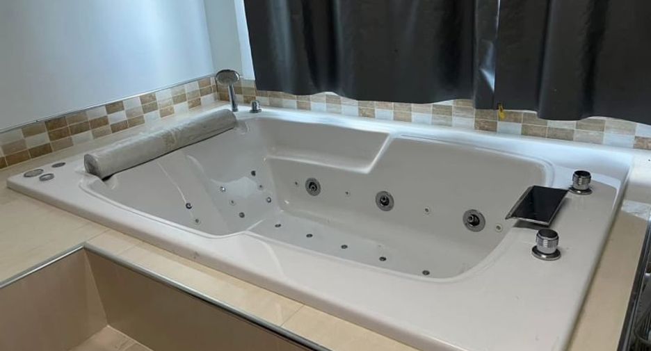 Local comercial en venta de 9 habitaciones en Mueang Chon Buri, Chonburi