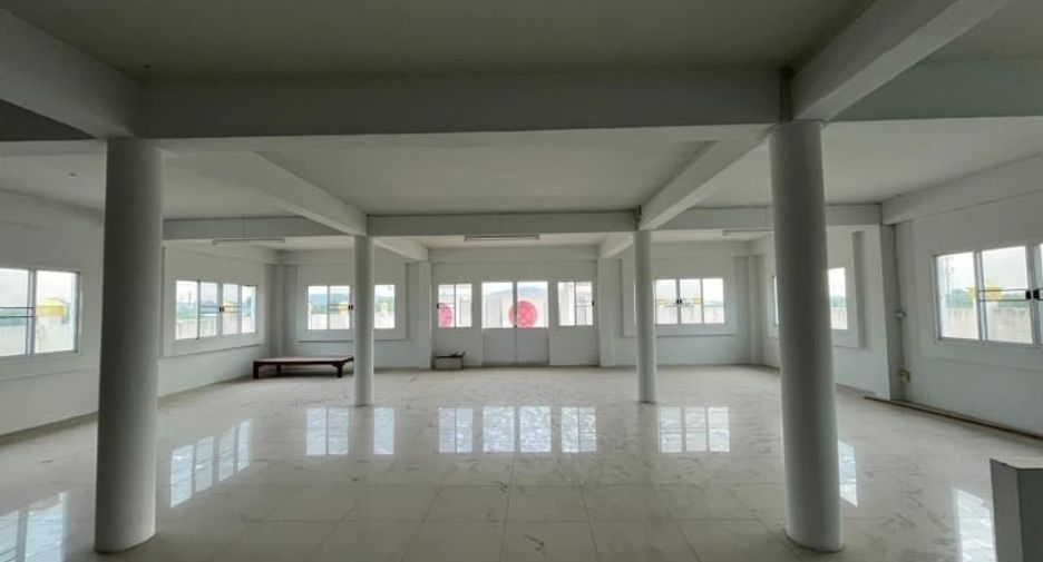 Local comercial en venta de 9 habitaciones en Mueang Chon Buri, Chonburi
