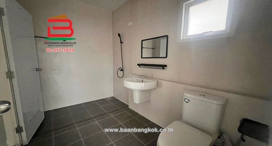 For sale 3 bedrooms house in Lat Lum Kaeo, Pathum Thani