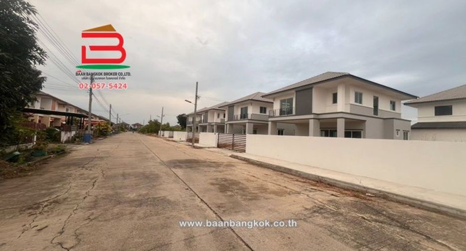 For sale 3 bedrooms house in Lat Lum Kaeo, Pathum Thani