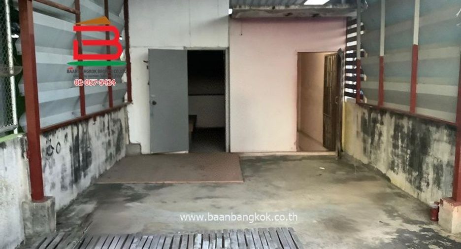 For sale 3 bedrooms retail Space in Mueang Samut Prakan, Samut Prakan