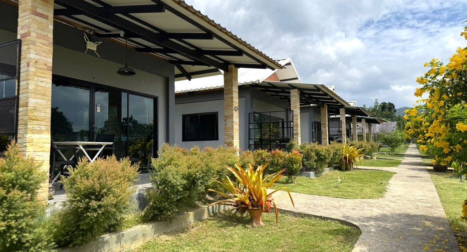 For sale 11 Beds retail Space in Takua Pa, Phang Nga
