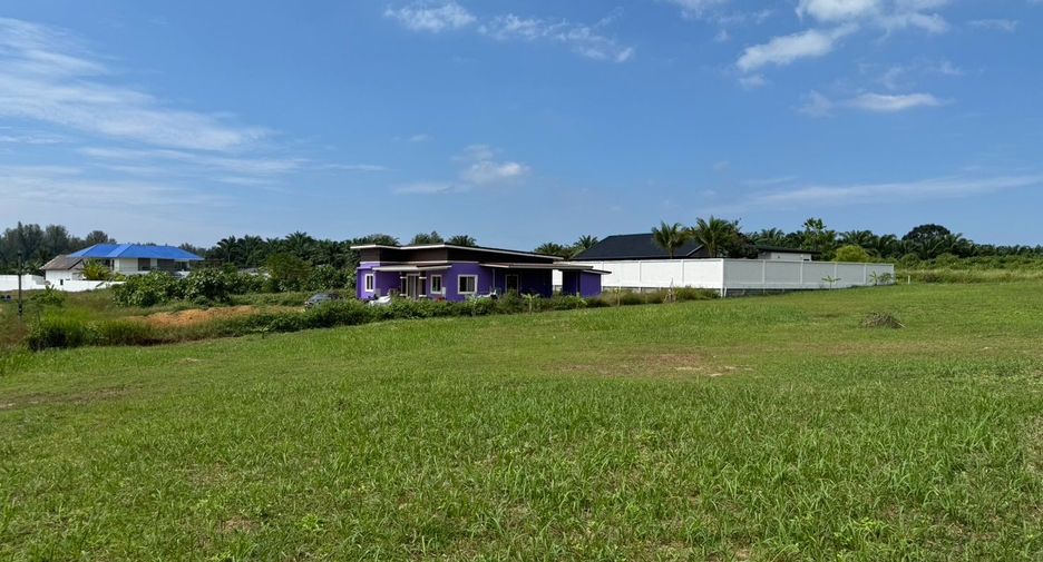 For sale 11 Beds retail Space in Takua Pa, Phang Nga