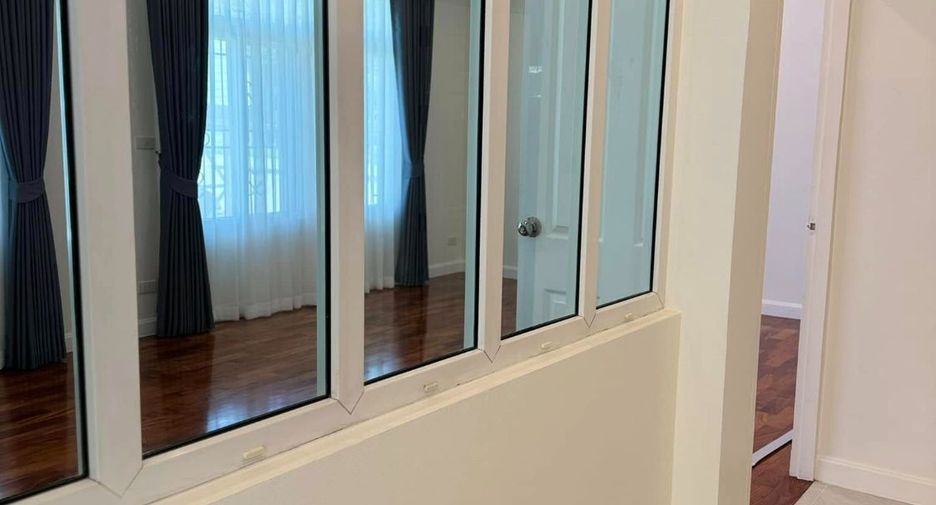 Casa en alquiler de 7 habitaciones en Bang Na, Bangkok