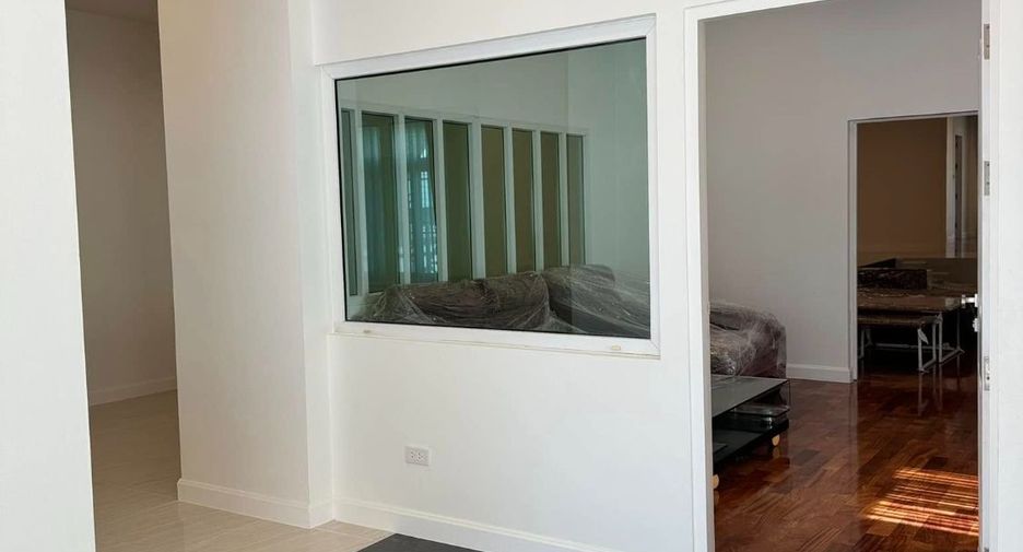 Casa en alquiler de 7 habitaciones en Bang Na, Bangkok