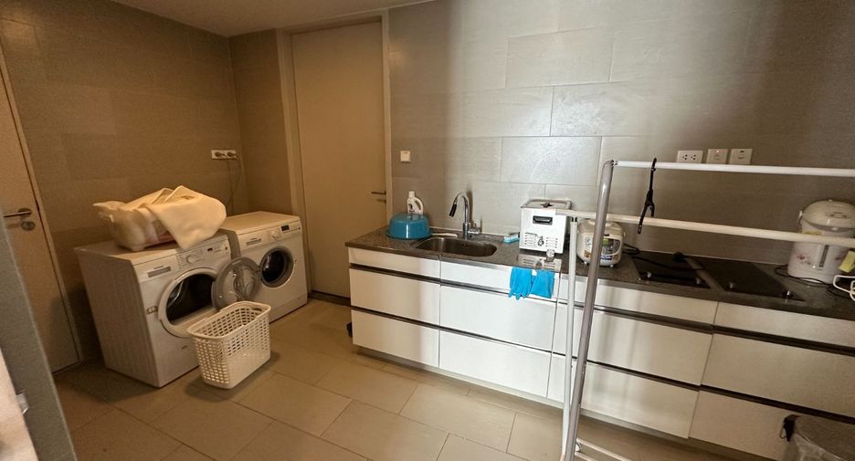 For rent 3 bedrooms condo in Sathon, Bangkok