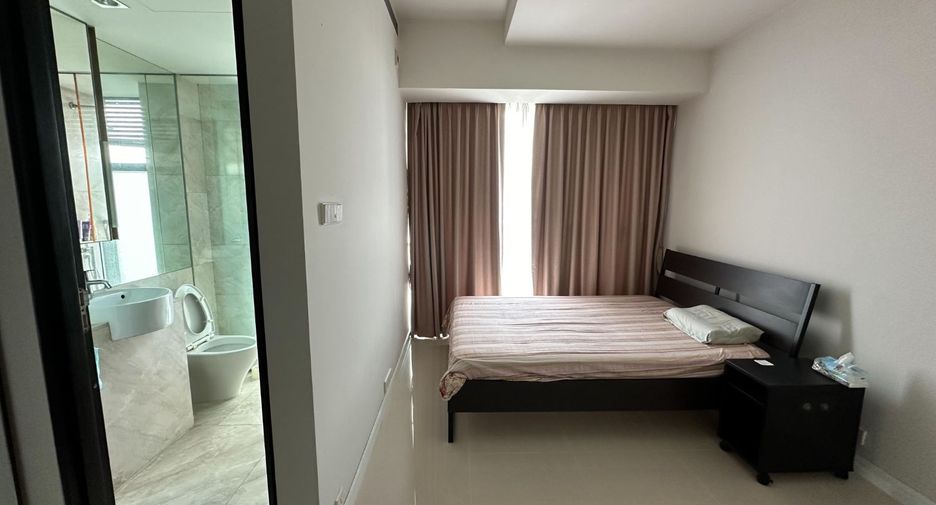 For rent 3 bedrooms condo in Sathon, Bangkok