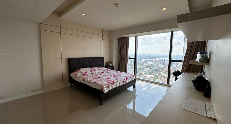 For rent 3 bedrooms condo in Sathon, Bangkok