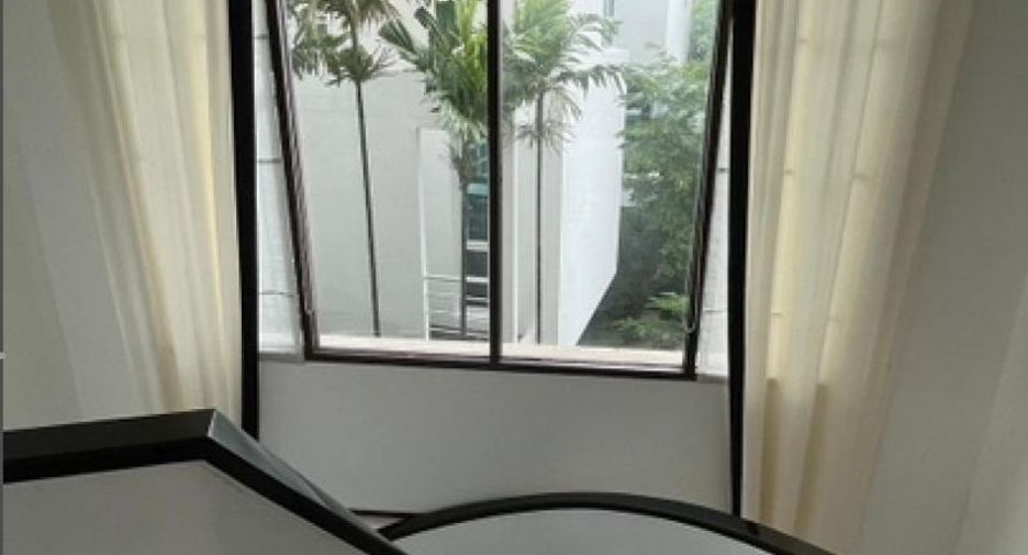 À louer 2 chambres maison à Yan Nawa, Bangkok