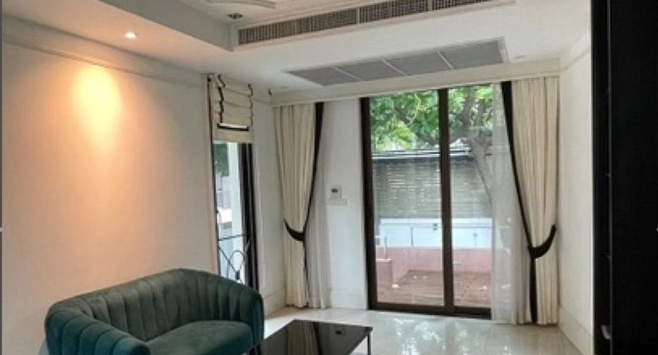 À louer 2 chambres maison à Yan Nawa, Bangkok
