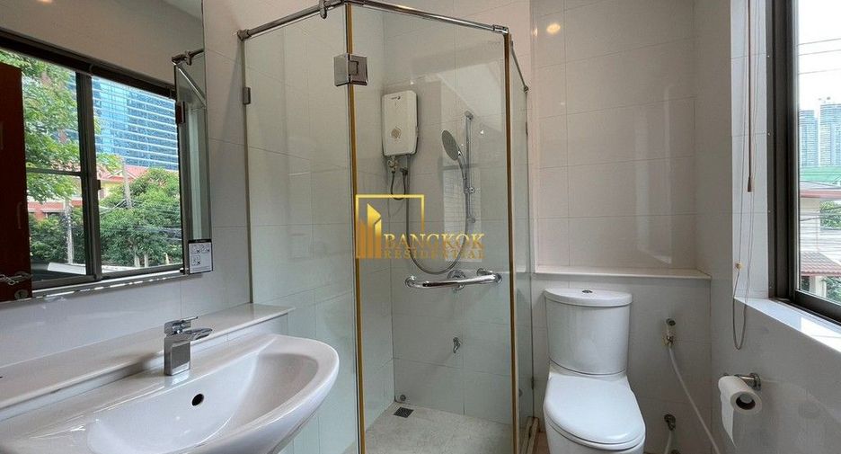 For rent 3 bedrooms house in Khlong Toei, Bangkok