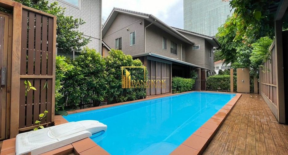 For rent 3 bedrooms house in Khlong Toei, Bangkok