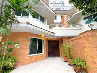À louer 3 chambres maison à Huai Khwang, Bangkok