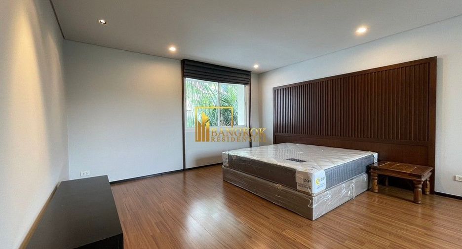 À louer 3 chambres maison à Huai Khwang, Bangkok